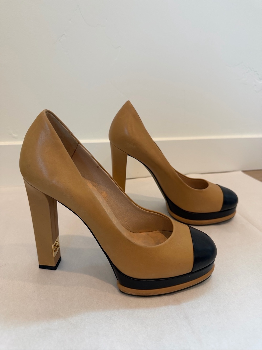 Chanel Beige Black Cap Toe Leather Platform Pumps CC Heel Size 38.5